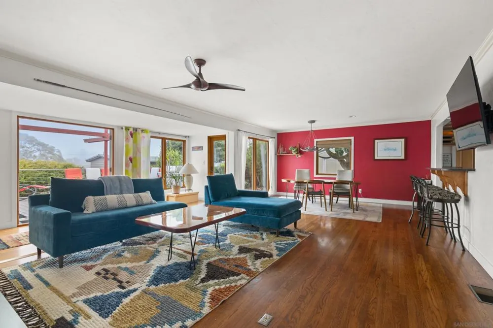 541 Tarento Dr San Diego, CA 92106