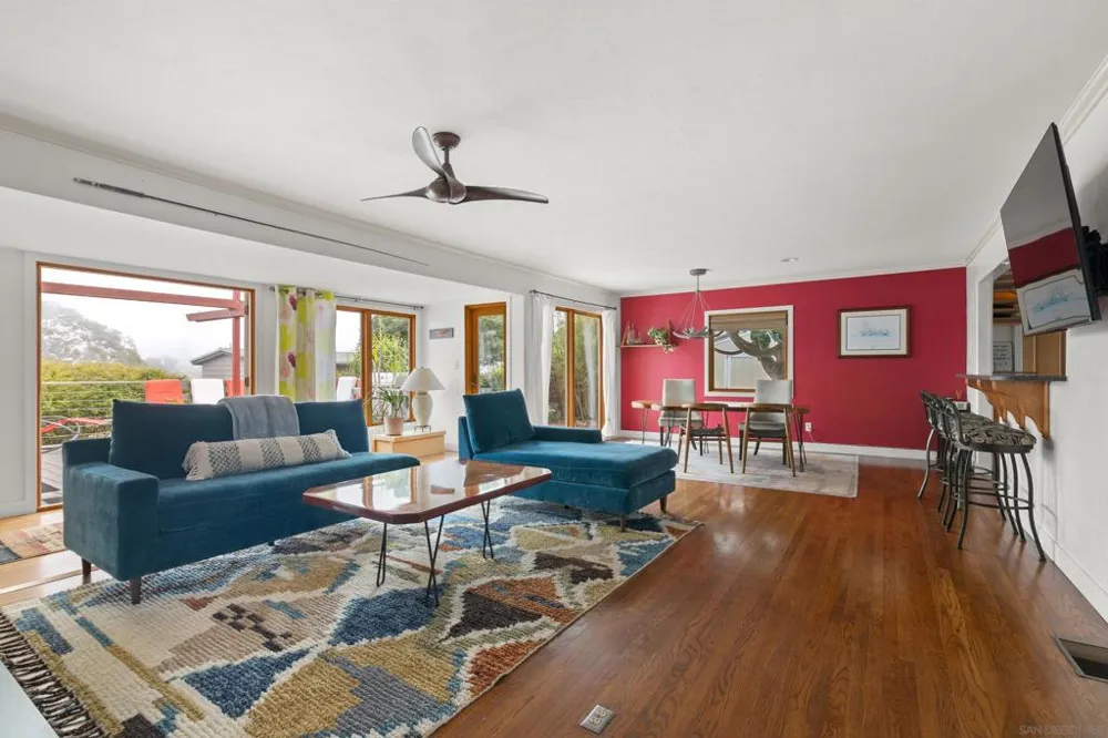 541 Tarento Dr San Diego, CA 92106