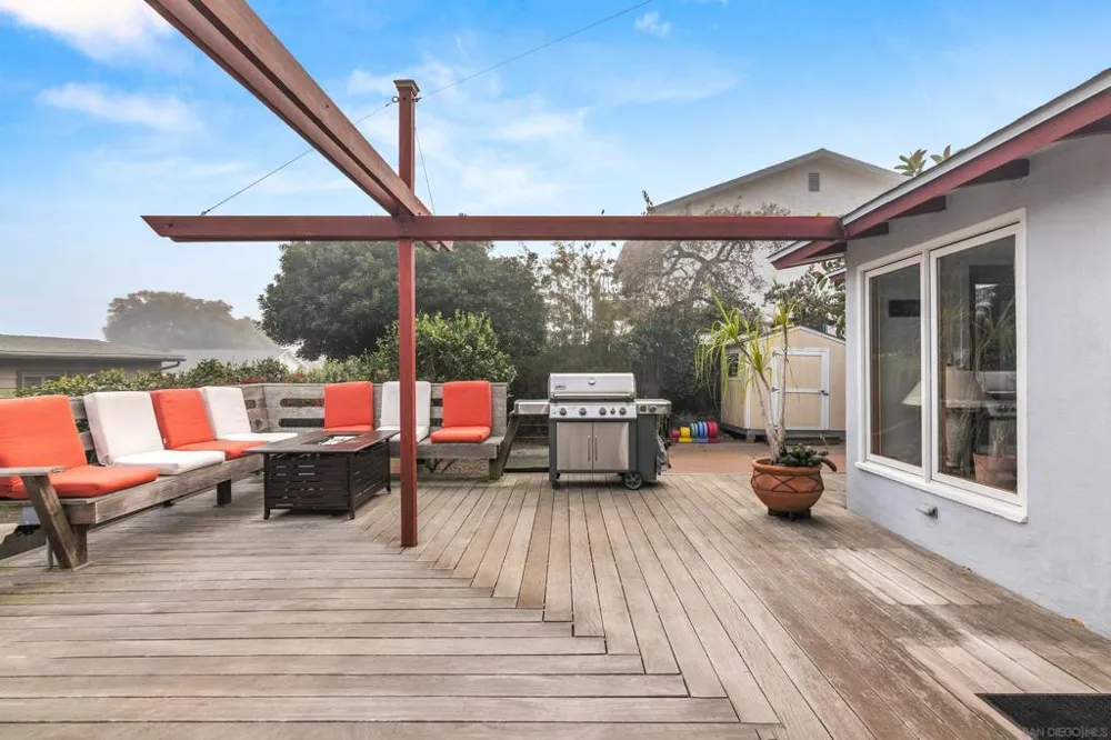 541 Tarento Dr San Diego, CA 92106
