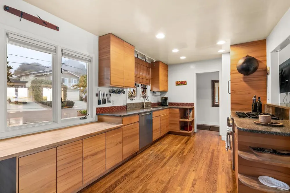 541 Tarento Dr San Diego, CA 92106
