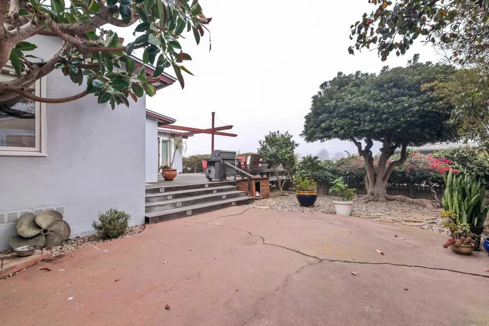 541 Tarento Dr San Diego, CA 92106
