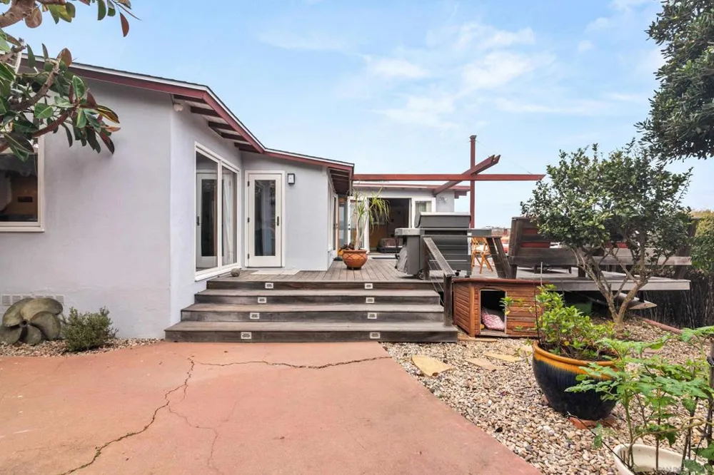 541 Tarento Dr San Diego, CA 92106