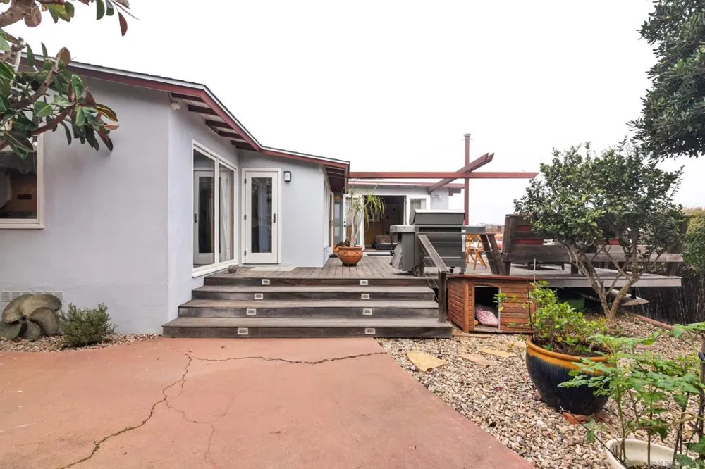 541 Tarento Dr San Diego, CA 92106