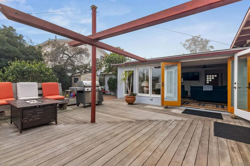 541 Tarento Dr San Diego, CA 92106