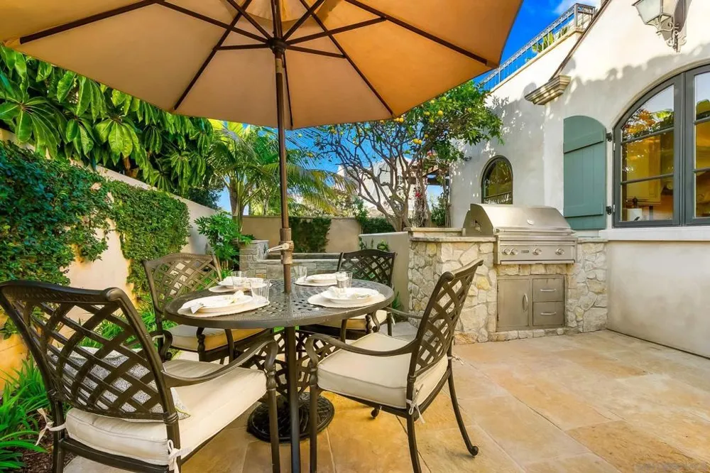 730 Stratford Ct Del Mar, CA 92014