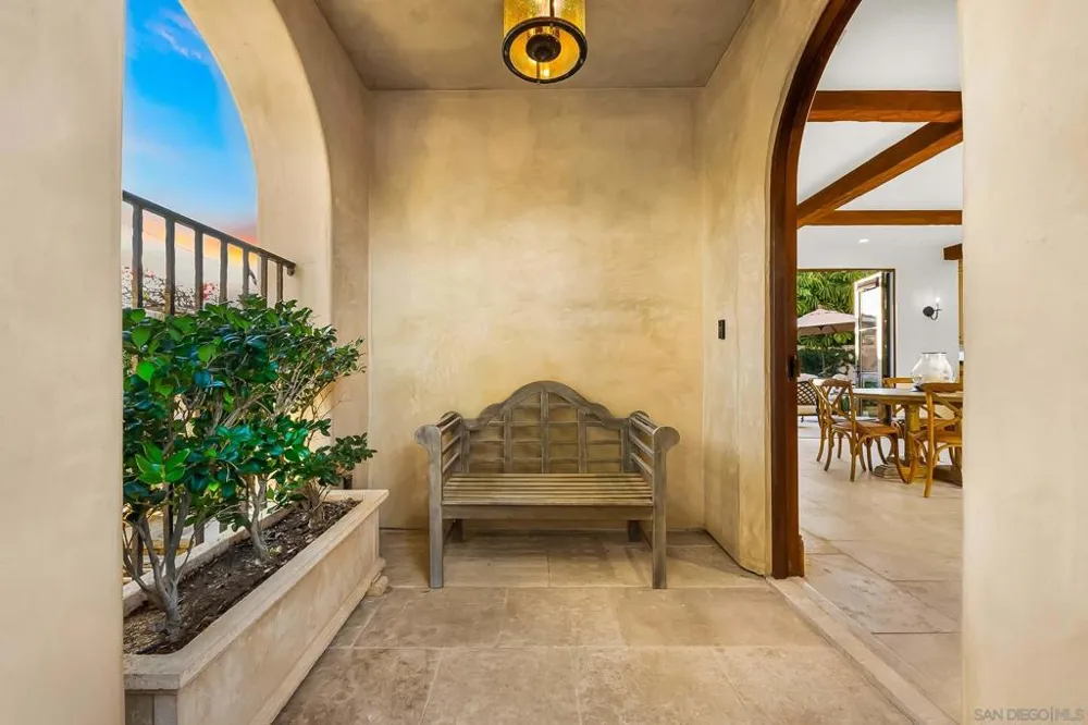 730 Stratford Ct Del Mar, CA 92014