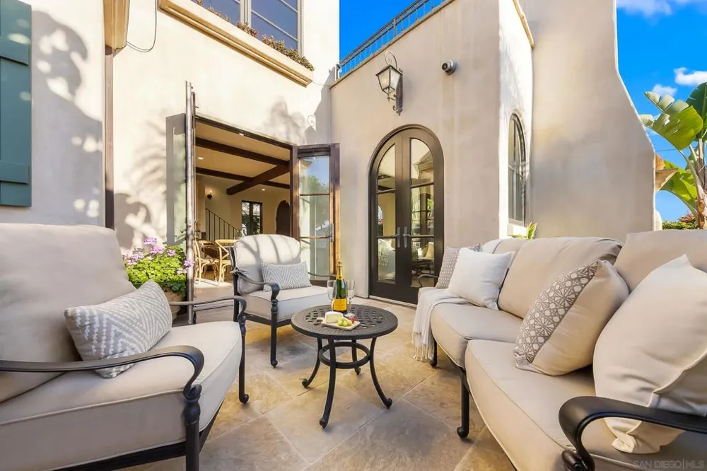 730 Stratford Ct Del Mar, CA 92014