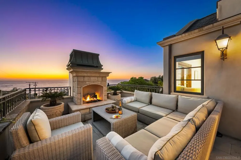 730 Stratford Ct Del Mar, CA 92014