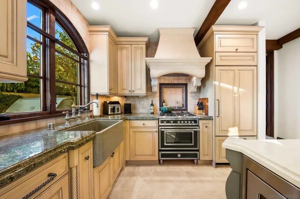 730 Stratford Ct Del Mar, CA 92014