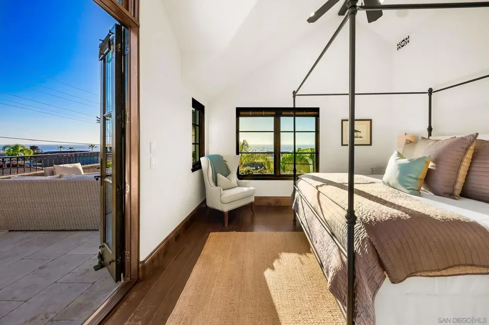 730 Stratford Ct Del Mar, CA 92014