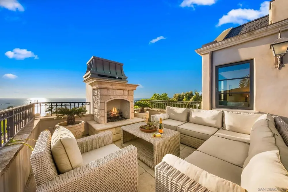 730 Stratford Ct Del Mar, CA 92014