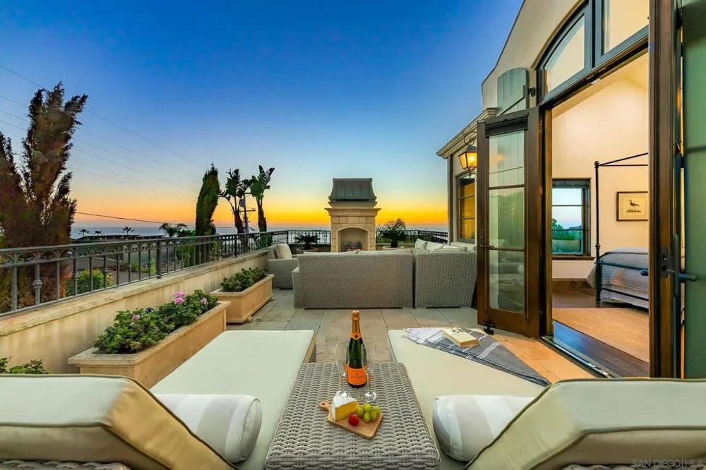 730 Stratford Ct Del Mar, CA 92014