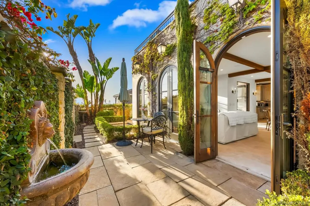 730 Stratford Ct Del Mar, CA 92014