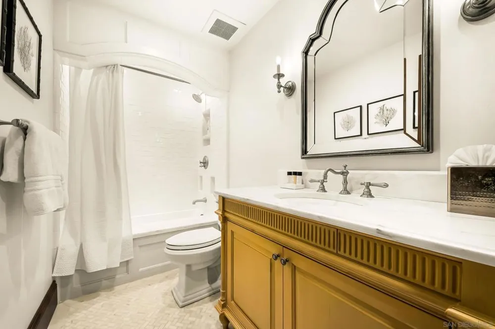 730 Stratford Ct Del Mar, CA 92014