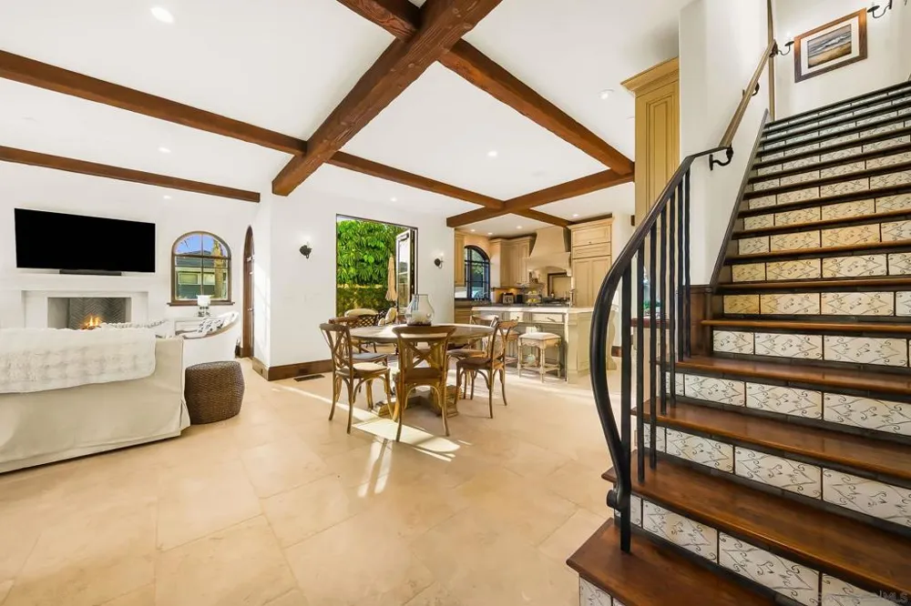 730 Stratford Ct Del Mar, CA 92014