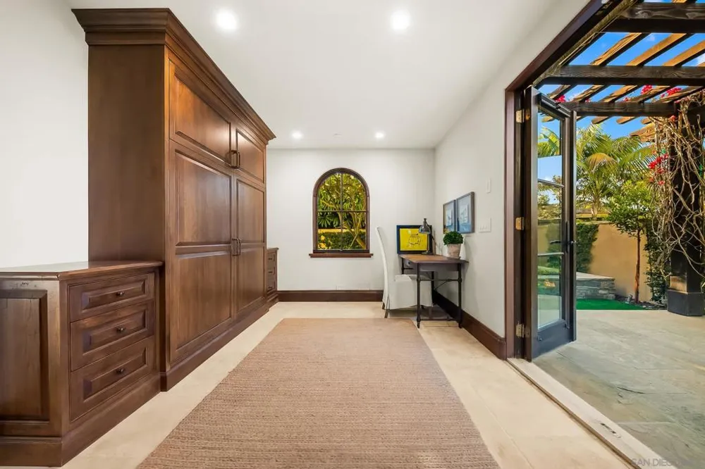 730 Stratford Ct Del Mar, CA 92014