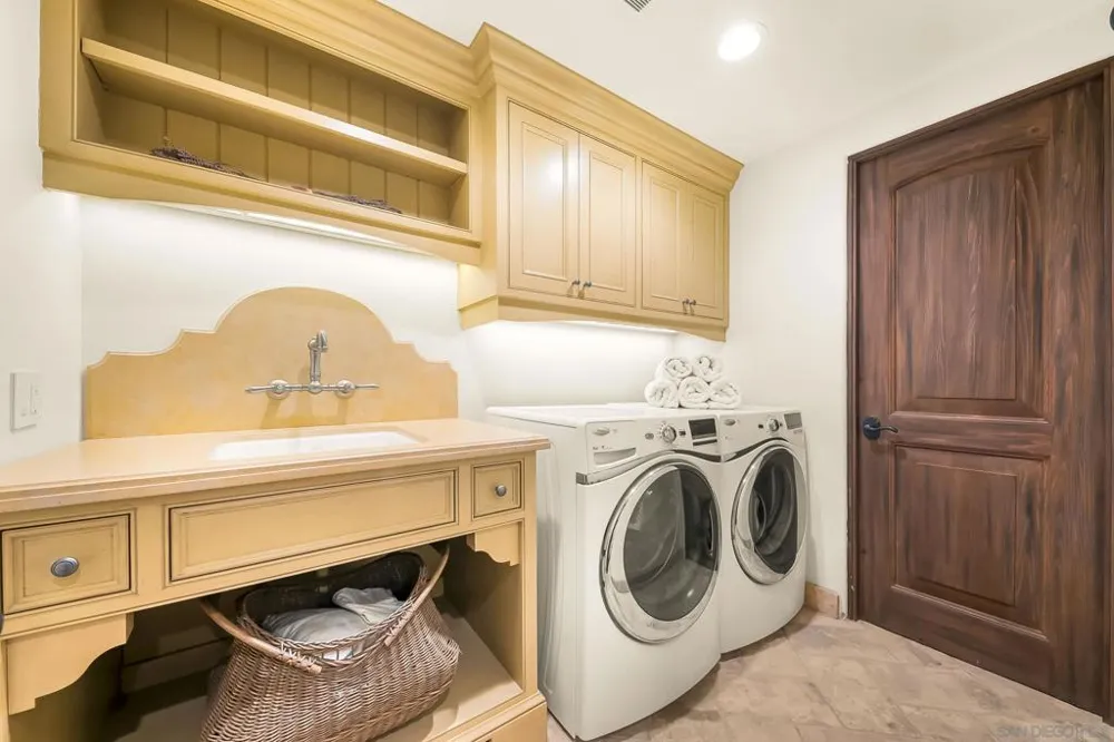 730 Stratford Ct Del Mar, CA 92014