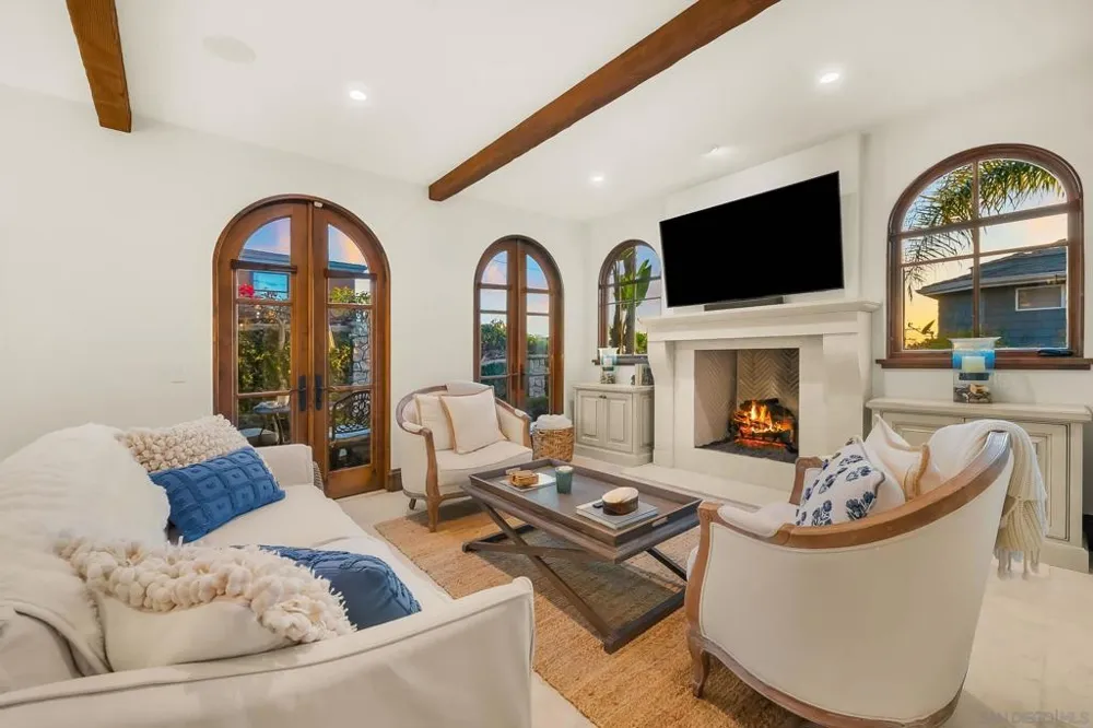 730 Stratford Ct Del Mar, CA 92014