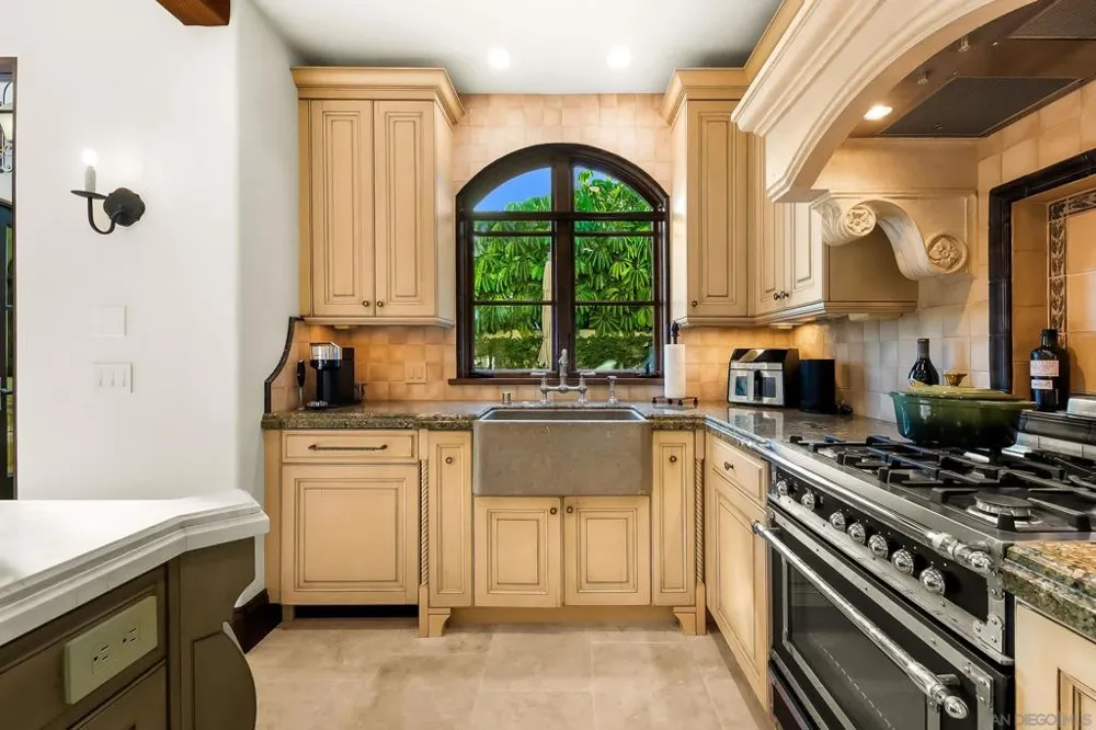 730 Stratford Ct Del Mar, CA 92014