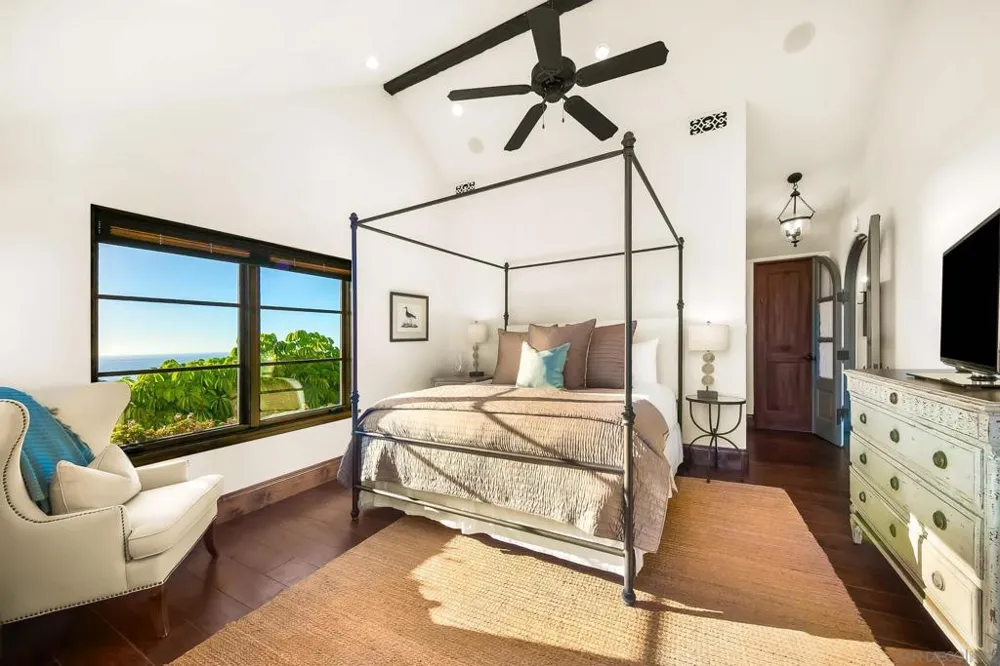 730 Stratford Ct Del Mar, CA 92014