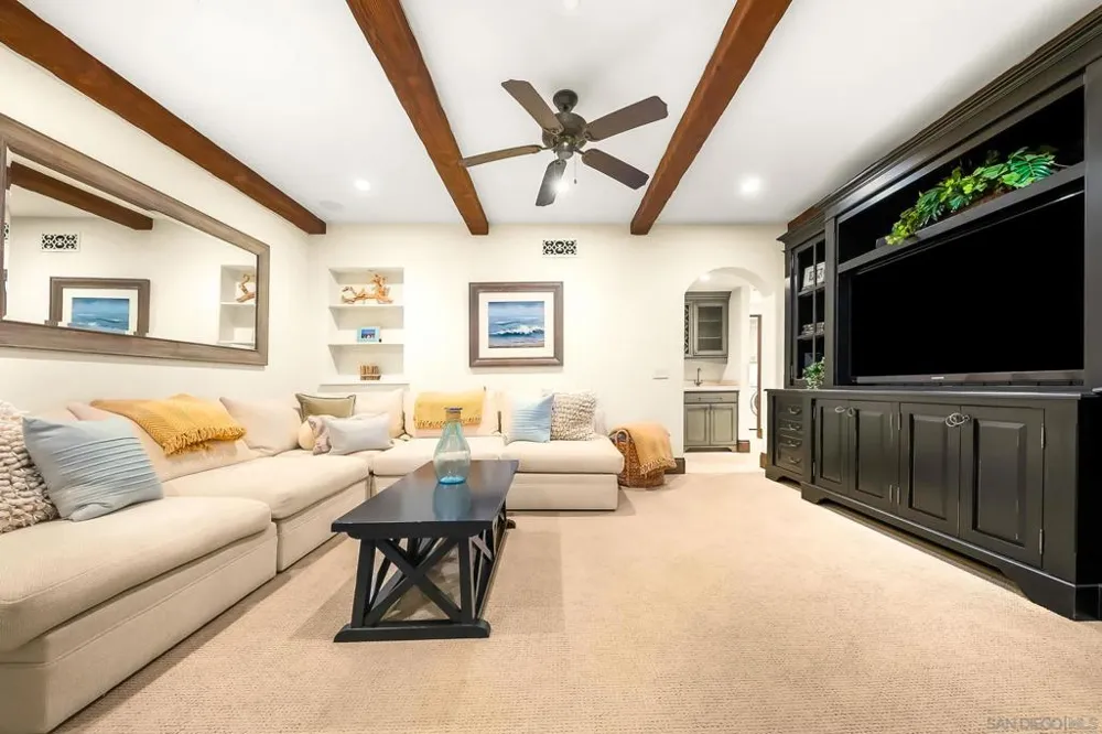 730 Stratford Ct Del Mar, CA 92014