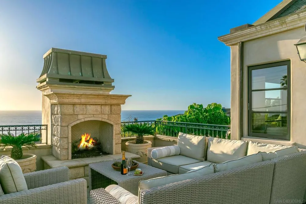 730 Stratford Ct Del Mar, CA 92014