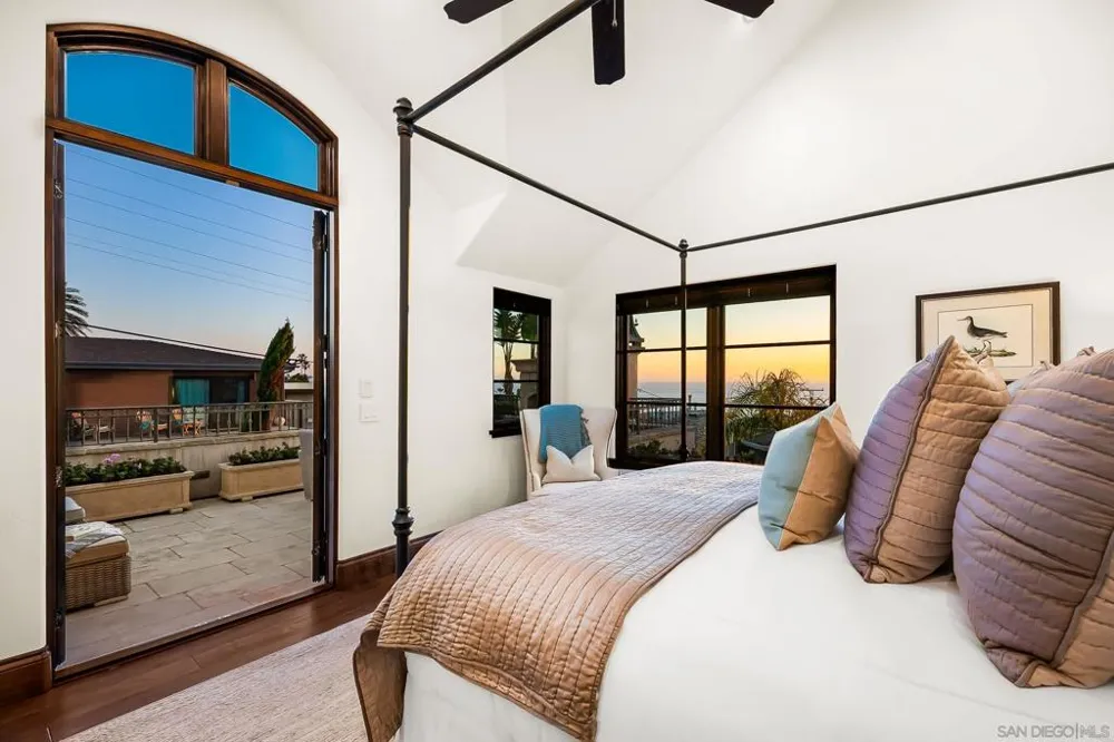 730 Stratford Ct Del Mar, CA 92014