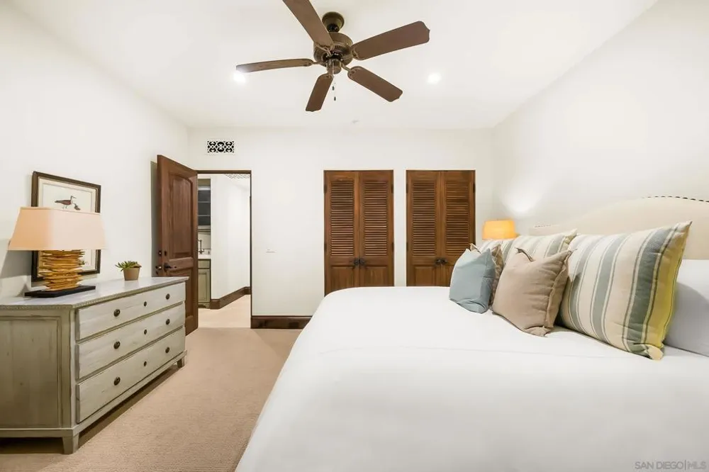 730 Stratford Ct Del Mar, CA 92014