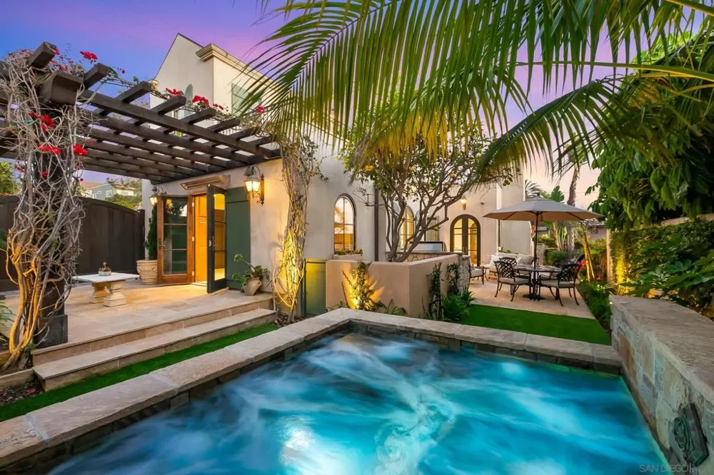 730 Stratford Ct Del Mar, CA 92014