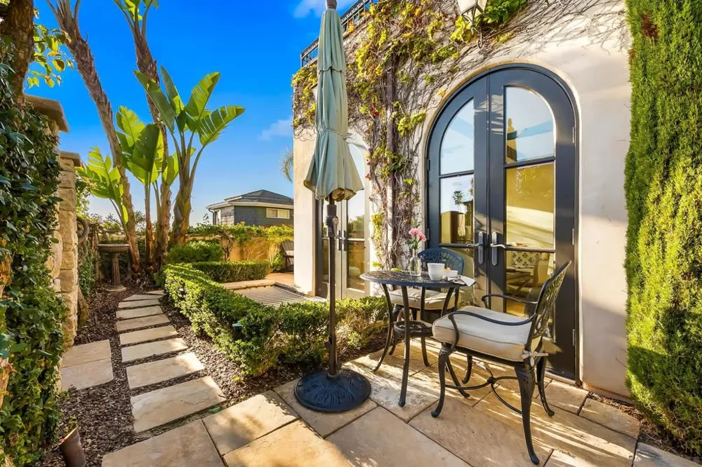730 Stratford Ct Del Mar, CA 92014