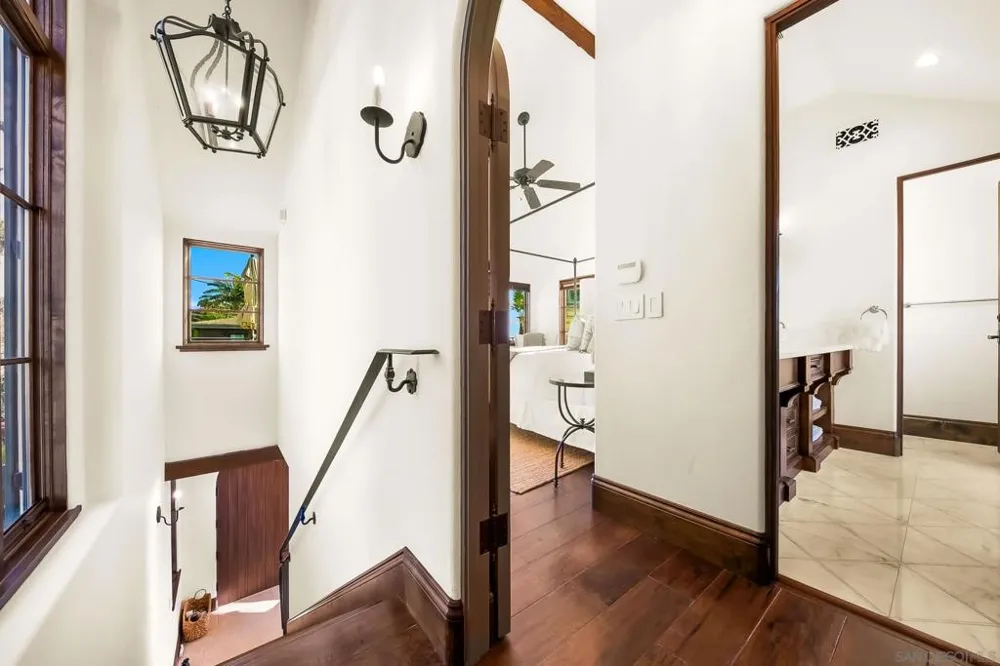 730 Stratford Ct Del Mar, CA 92014