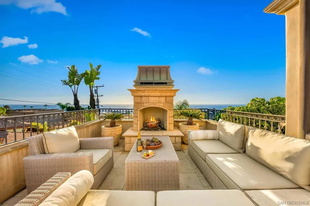 730 Stratford Ct Del Mar, CA 92014