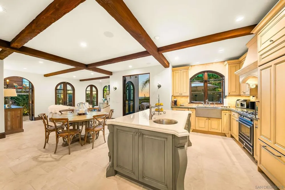 730 Stratford Ct Del Mar, CA 92014
