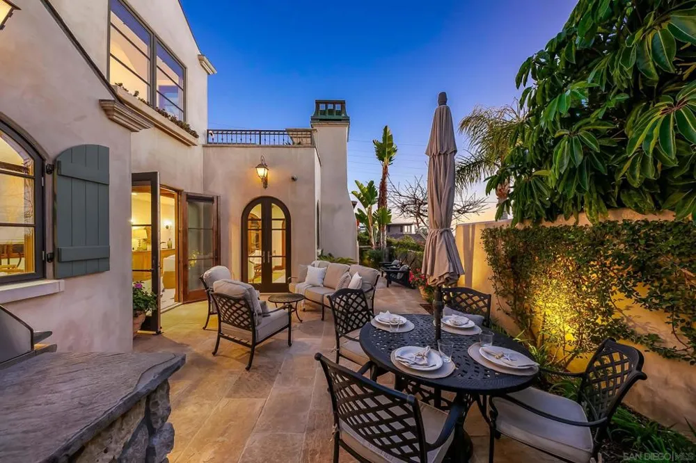 730 Stratford Ct Del Mar, CA 92014