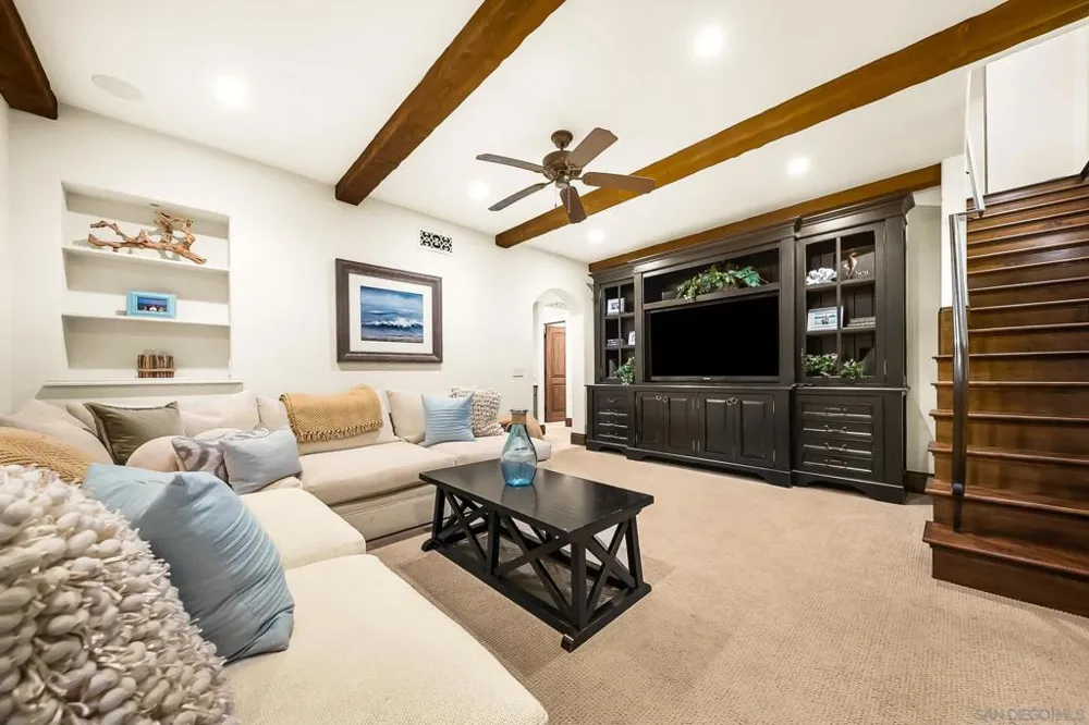 730 Stratford Ct Del Mar, CA 92014