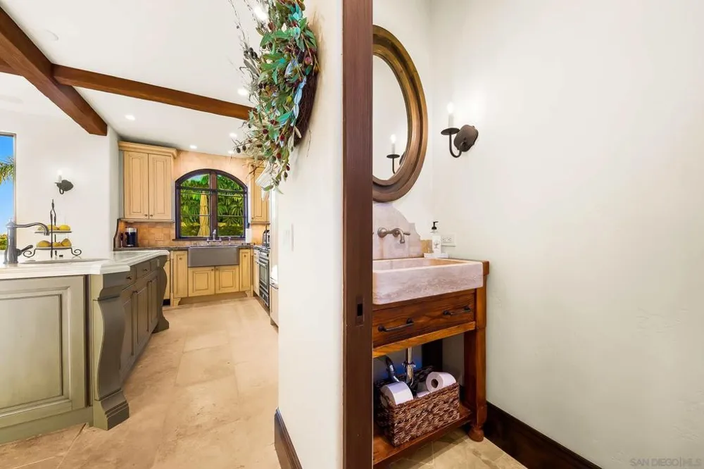 730 Stratford Ct Del Mar, CA 92014