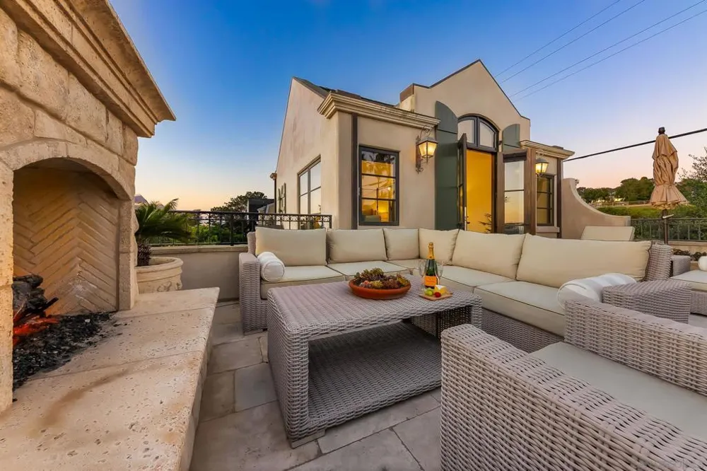 730 Stratford Ct Del Mar, CA 92014