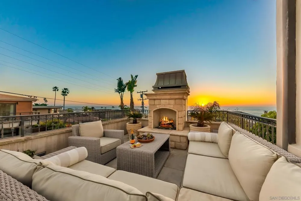 730 Stratford Ct Del Mar, CA 92014