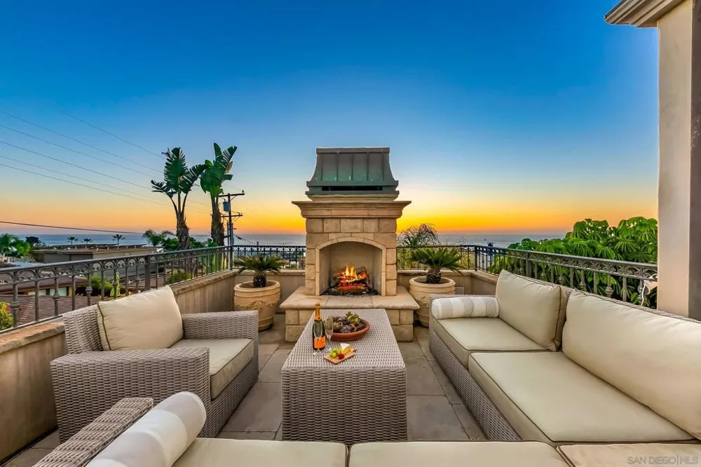 730 Stratford Ct Del Mar, CA 92014