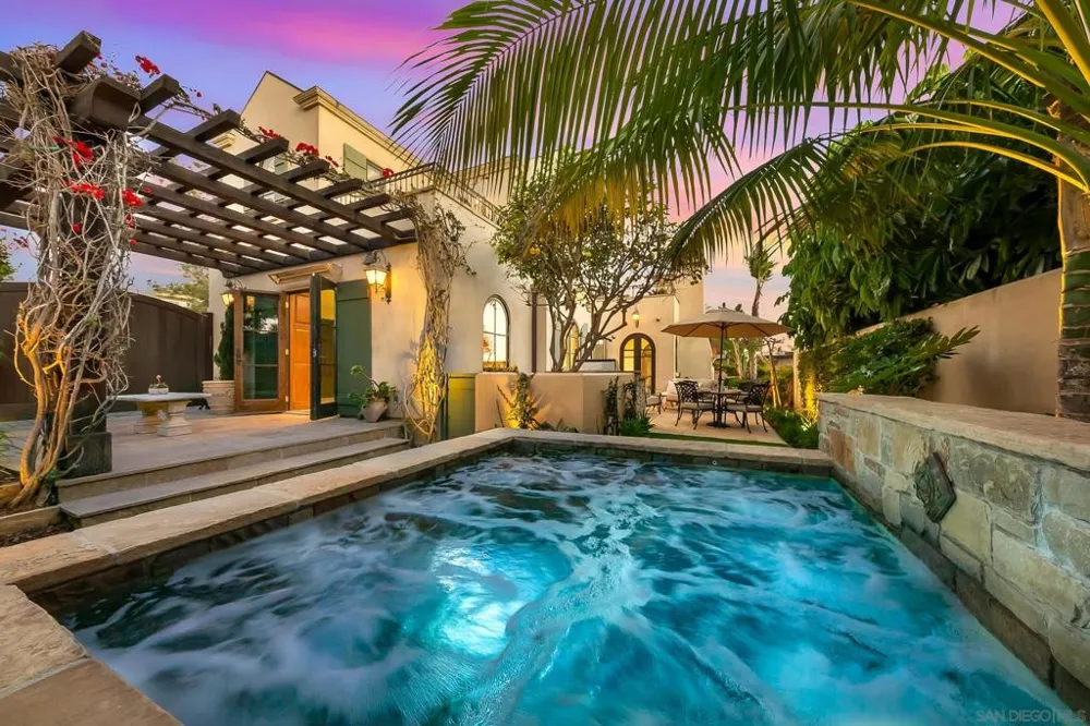 730 Stratford Ct Del Mar, CA 92014