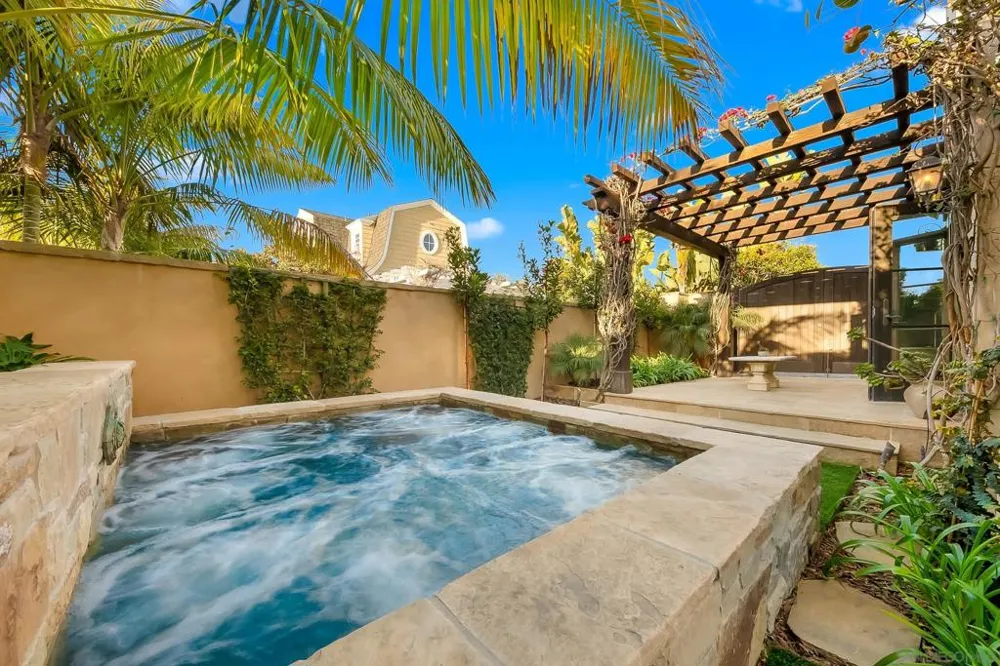 730 Stratford Ct Del Mar, CA 92014