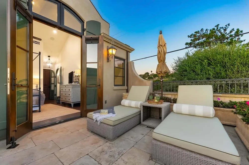 730 Stratford Ct Del Mar, CA 92014