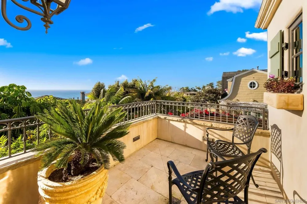 730 Stratford Ct Del Mar, CA 92014