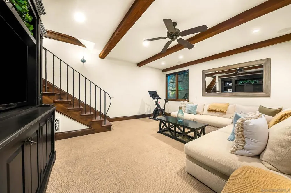 730 Stratford Ct Del Mar, CA 92014