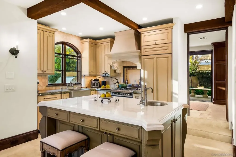 730 Stratford Ct Del Mar, CA 92014