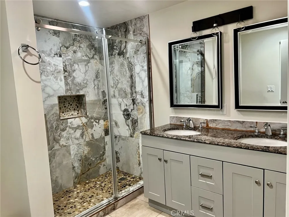 1013 E La Palma Inglewood, CA 90301