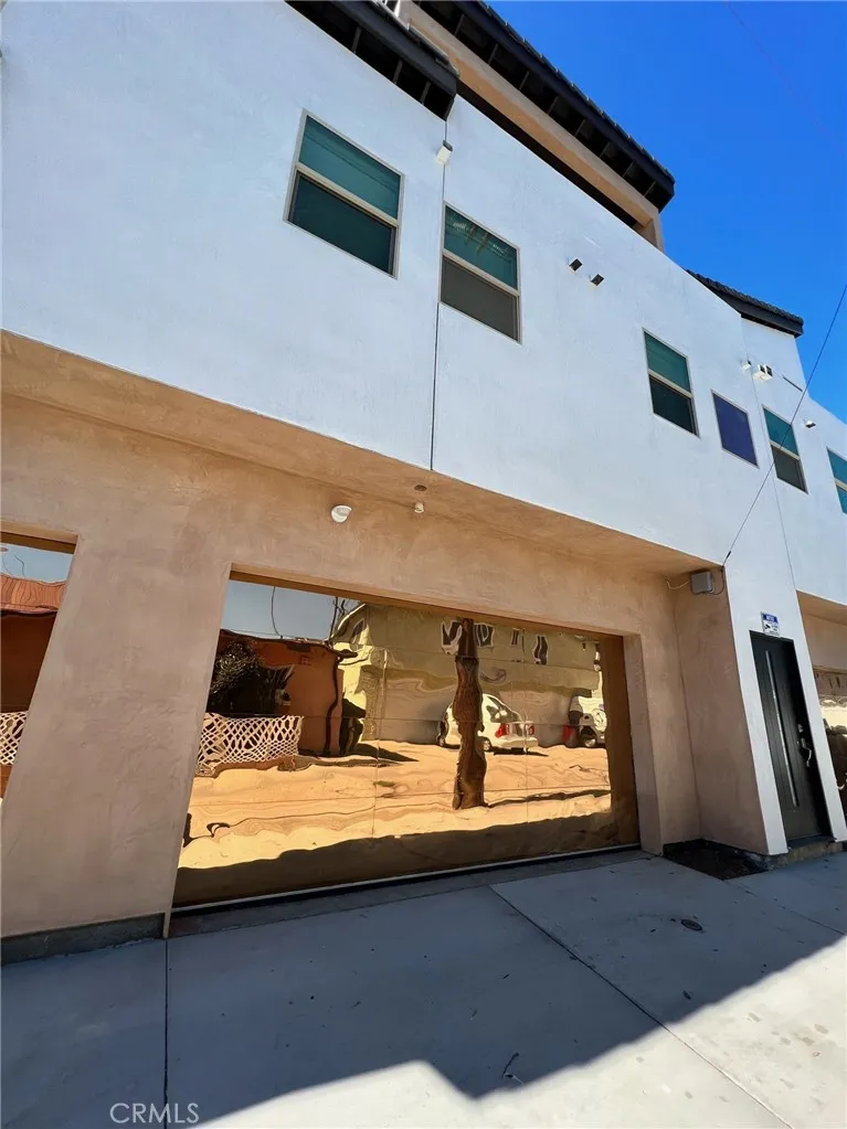 1013 E La Palma Inglewood, CA 90301