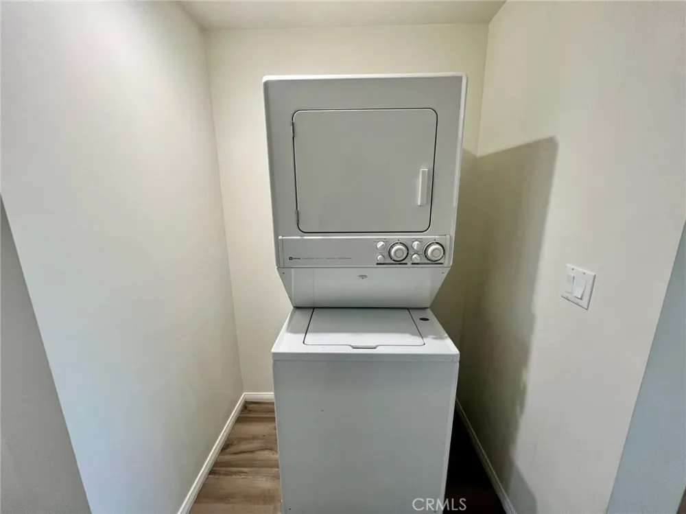 1013 E La Palma Inglewood, CA 90301