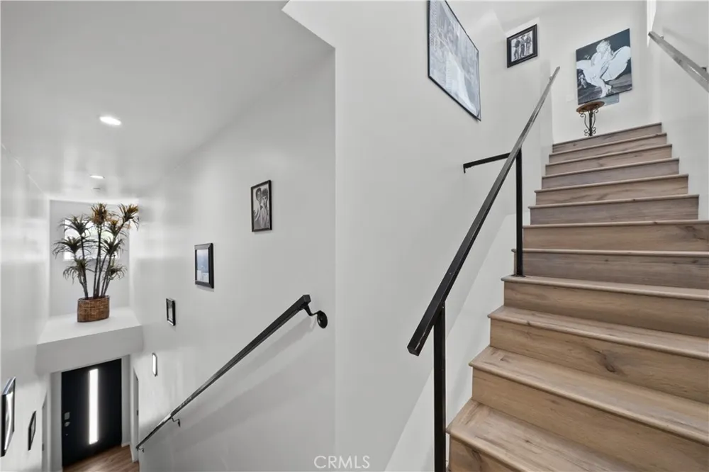 1013 E La Palma Inglewood, CA 90301