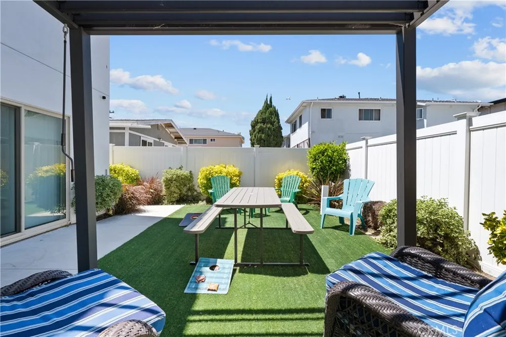 1013 E La Palma Inglewood, CA 90301